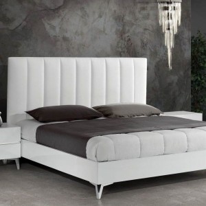 Nova Domus Angela - Cama italiana moderna de cuero ecológico blanco con mesitas de noche