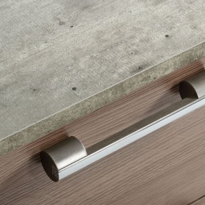 Nova Domus Boston - Cómoda moderna de roble marrón y acero inoxidable cepillado