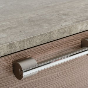 Nova Domus Boston - Cómoda moderna de roble marrón y acero inoxidable cepillado