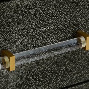 Modrest Howard - Cómoda moderna de polipiel gris shagreen y dorada