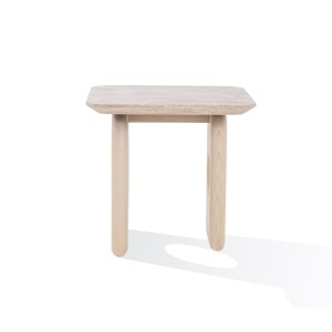 Nova Domus Osaka - Moderna mesa auxiliar de mármol sintético + fresno natural