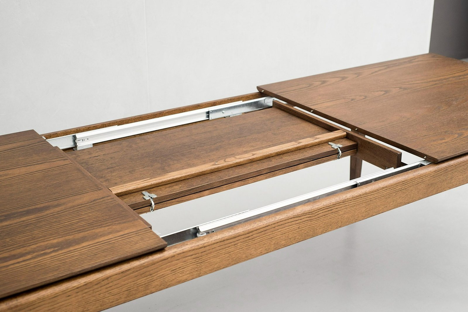 Modrest Dallas - Mesa de comedor extensible moderna de mediados de siglo de roble marrón - Image 2