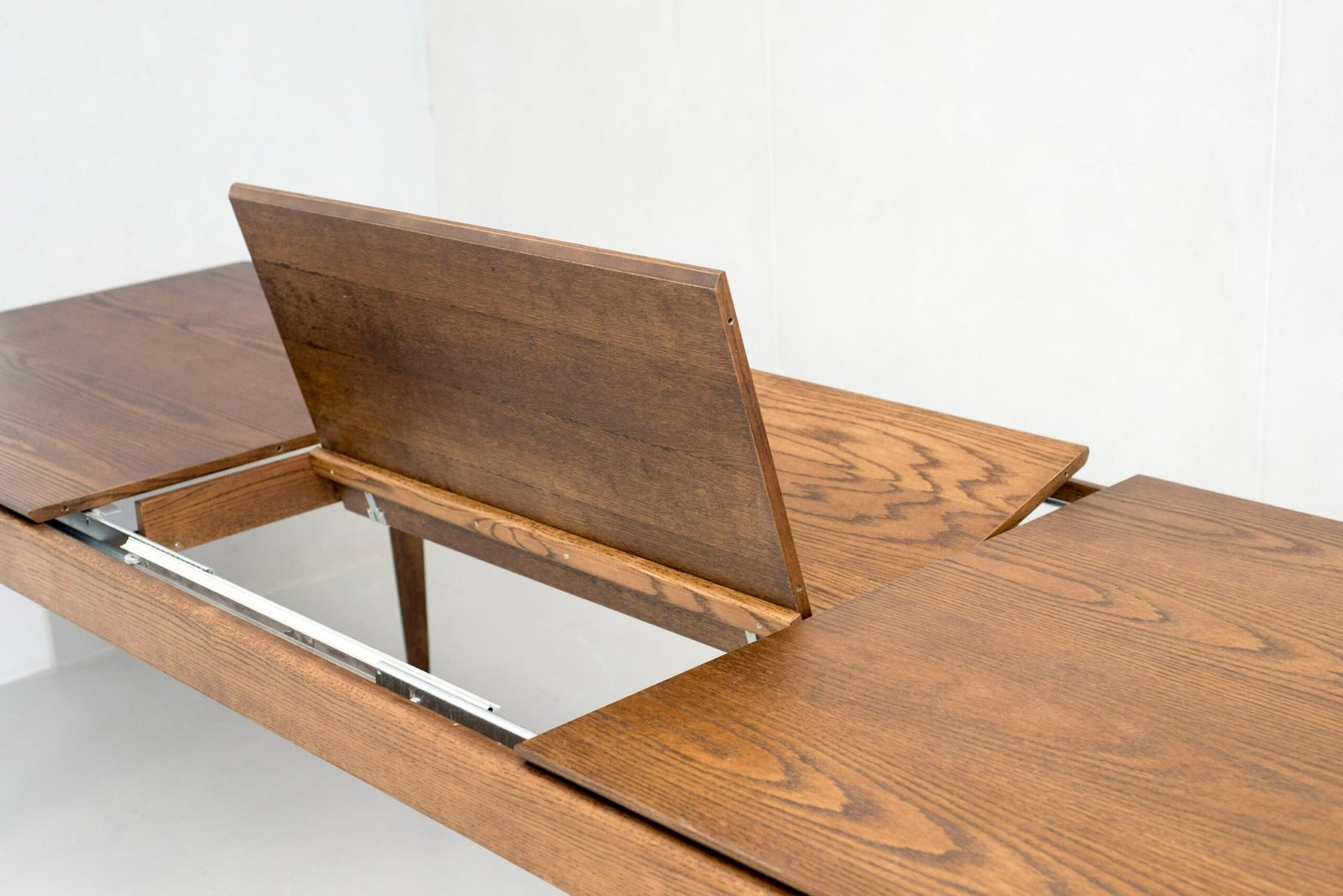 Modrest Dallas - Mesa de comedor extensible moderna de mediados de siglo de roble marrón - Image 3