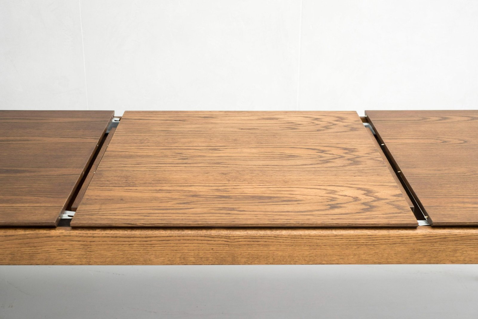 Modrest Dallas - Mesa de comedor extensible moderna de mediados de siglo de roble marrón - Image 4