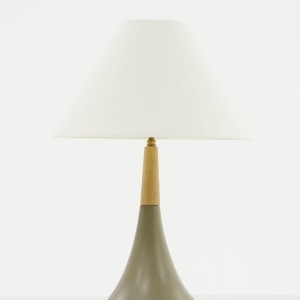 Lámpara de mesa moderna Modrest Nunez de hormigón y roble