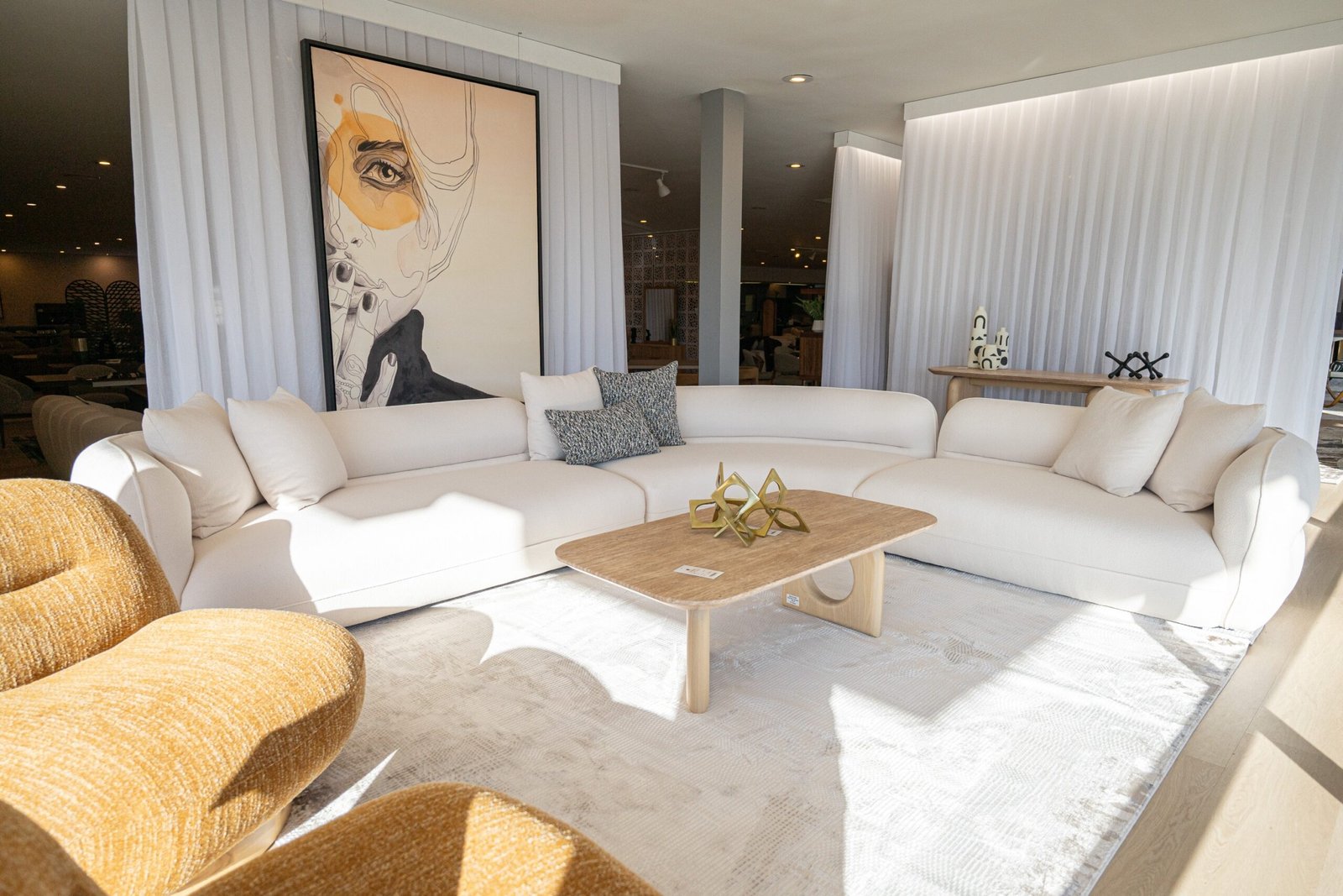 Nova Domus Osaka - Moderna mesa de centro de mármol sintético + fresno natural - Image 2