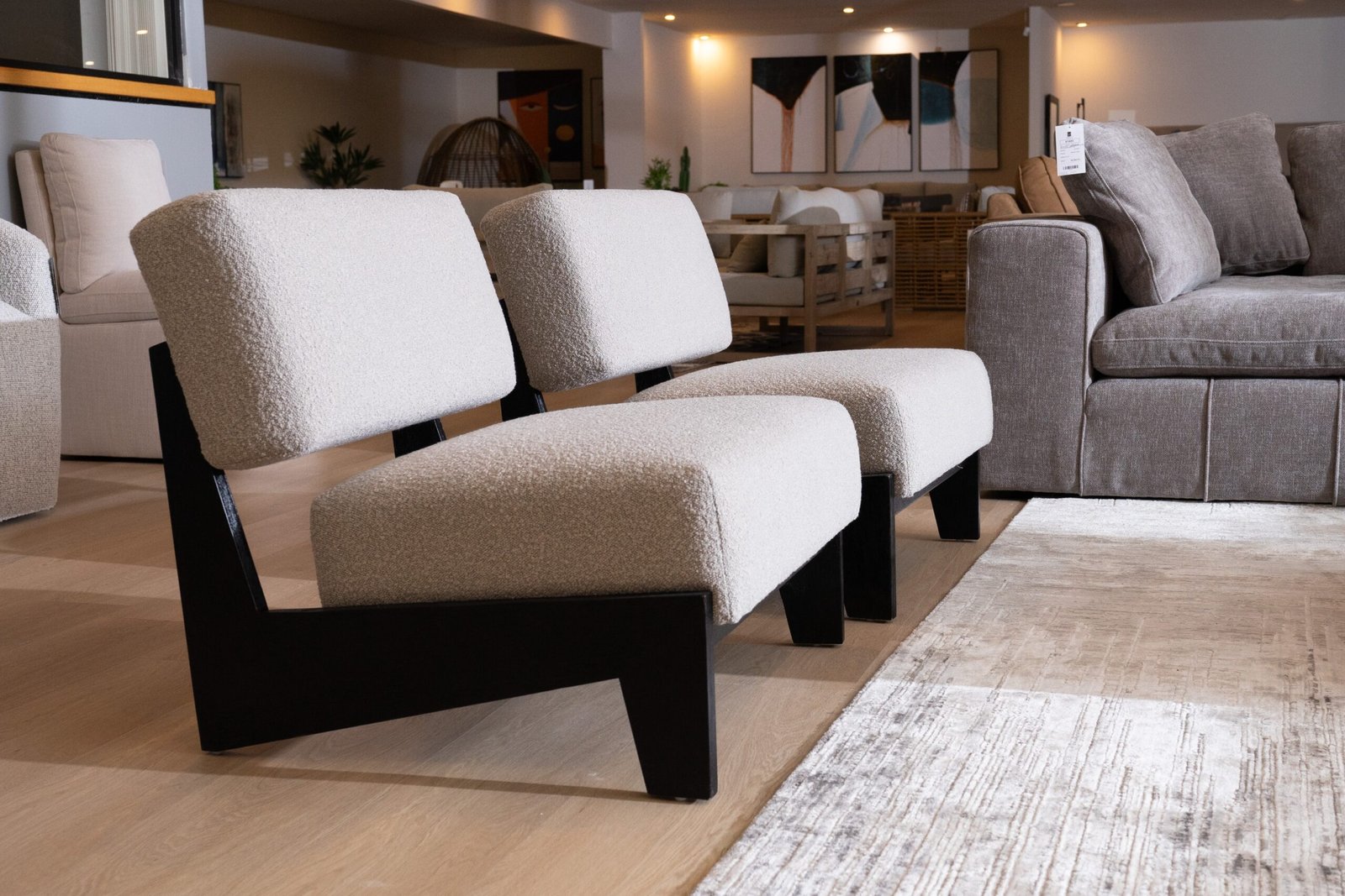 Modrest Tucker - Tela gris claro moderna de mediados de siglo + silla decorativa de nogal negro - Image 4