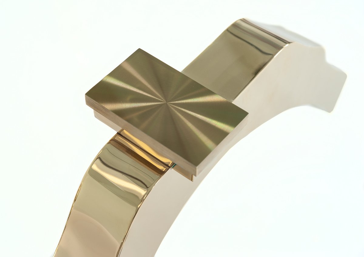 Mesa de comedor moderna Modrest Legend de cristal y oro - Image 4