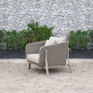 Conjunto de sofás de mimbre beige para exterior Renava Carillo