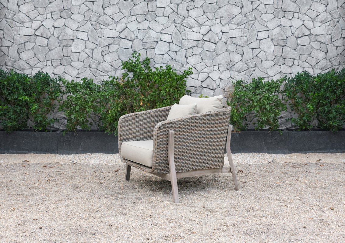 Conjunto de sofás de mimbre beige para exterior Renava Carillo