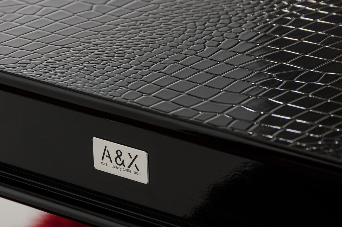 Mesa de comedor transicional de cocodrilo negro Sovereign de A&X con patas negras brillantes