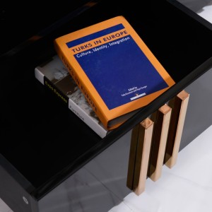 Mueble para TV Modrest Kingsley moderno de mármol y oro rosa